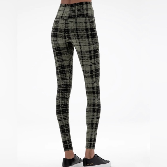 Ona - PLAID Top & LEGGING Set IN OLIVE GREEN - Picture 6 of 16